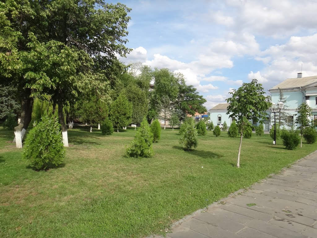 Туи у вокзала