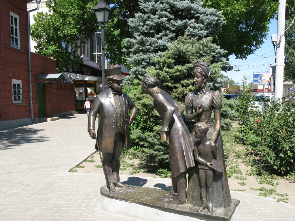 Скульптурная группа к рассказу А.П.Чехова "Толстый и тонкий" в Таганроге