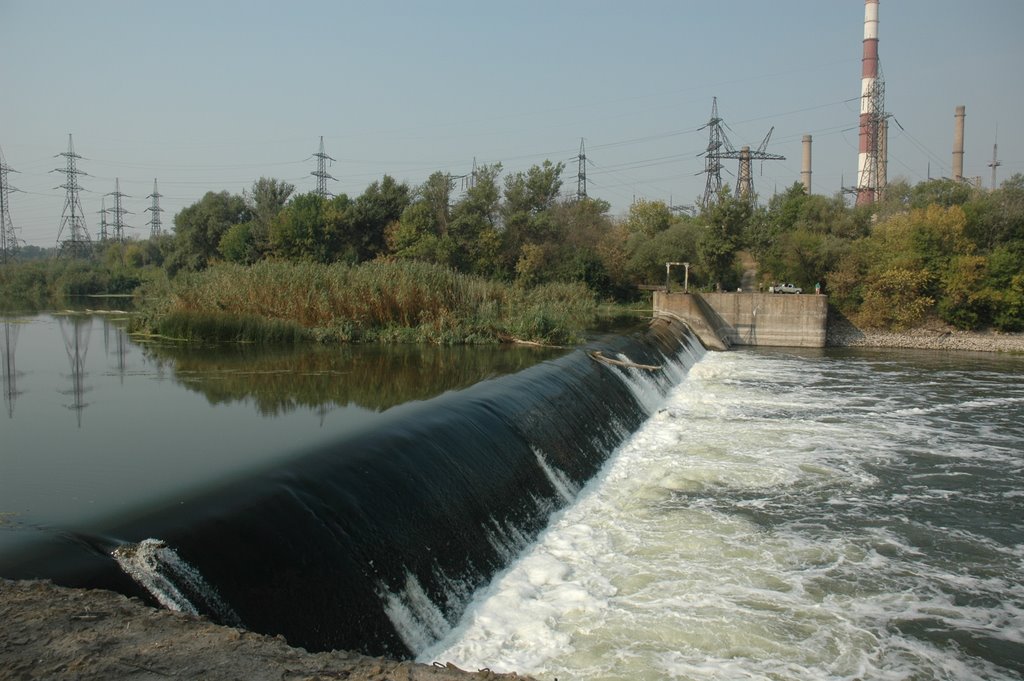 Плотина. A dam.