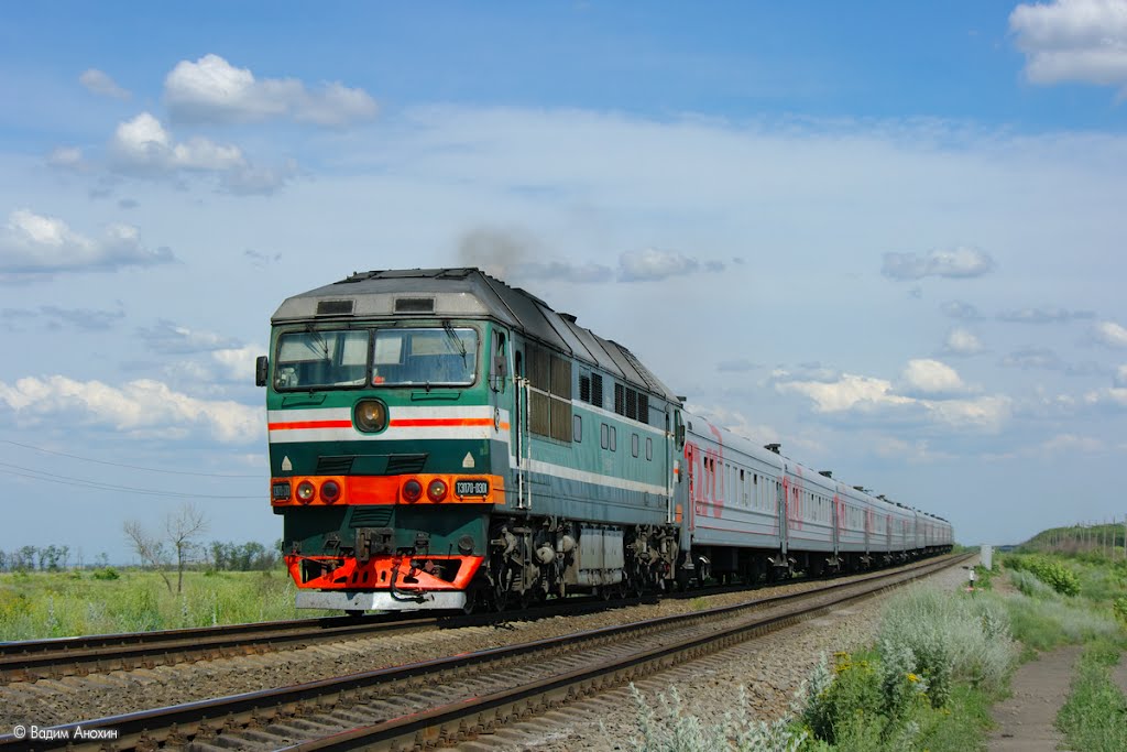 Diesel locomotive TEP70-0301 with passenger train on the stretch Likhaya - Repnaya