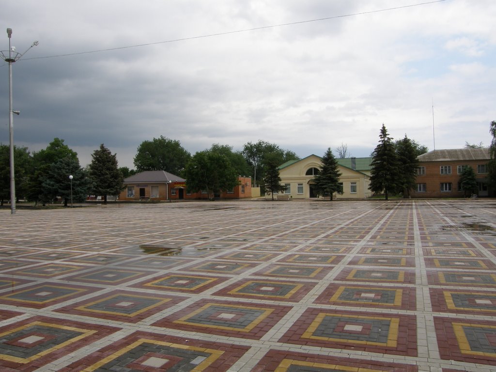 площадь /the central square