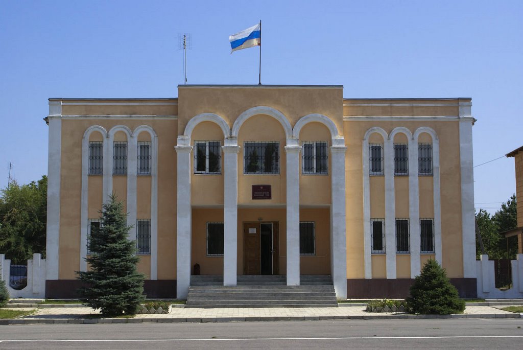 Суд