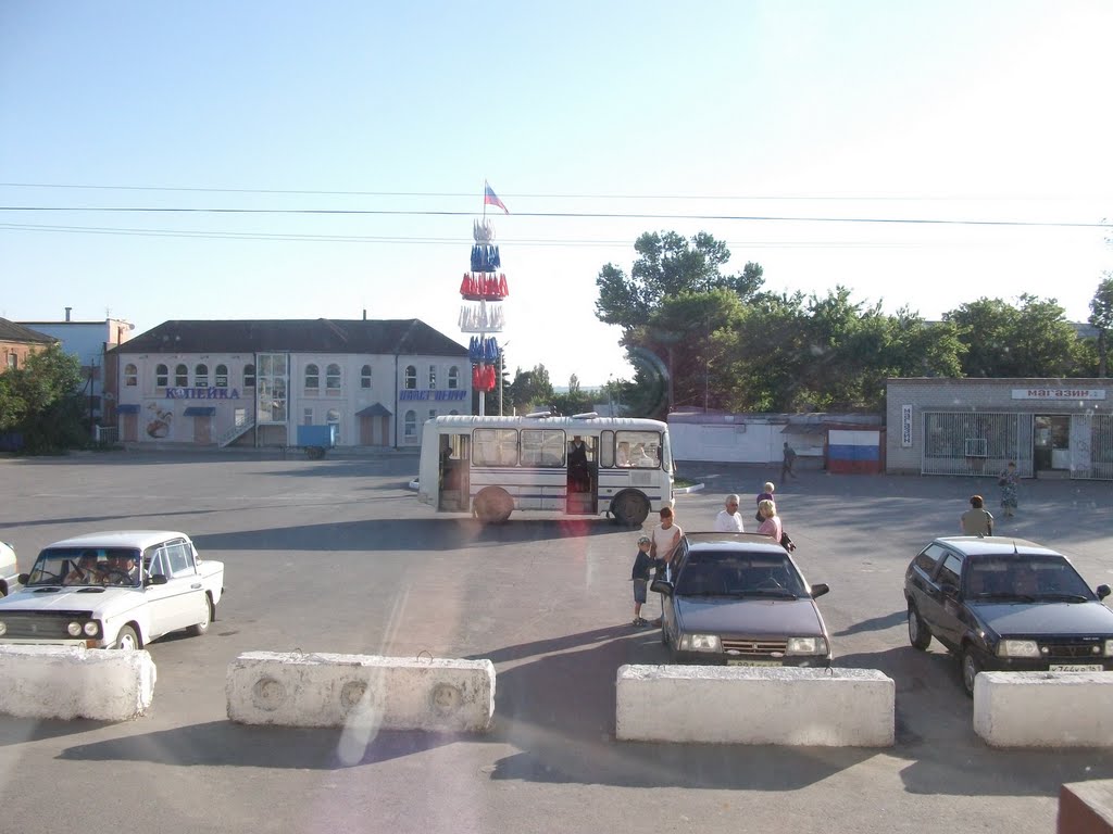 Chertkovo station forecourt