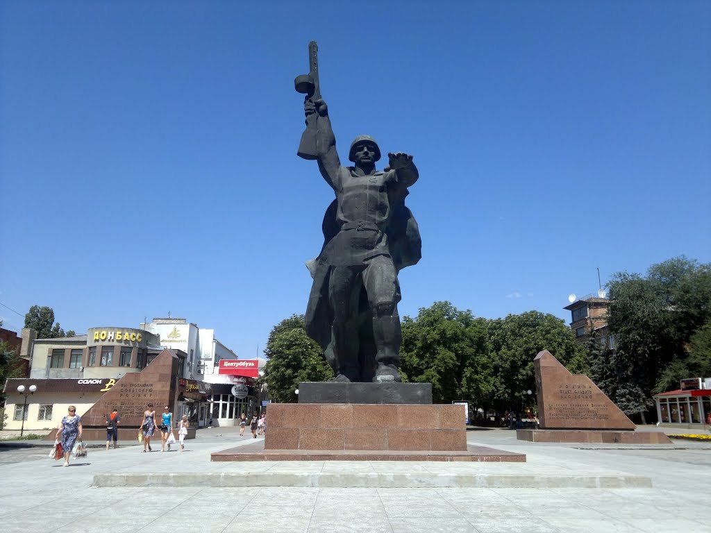 Шахты. Памятник Солдату-освободителю.