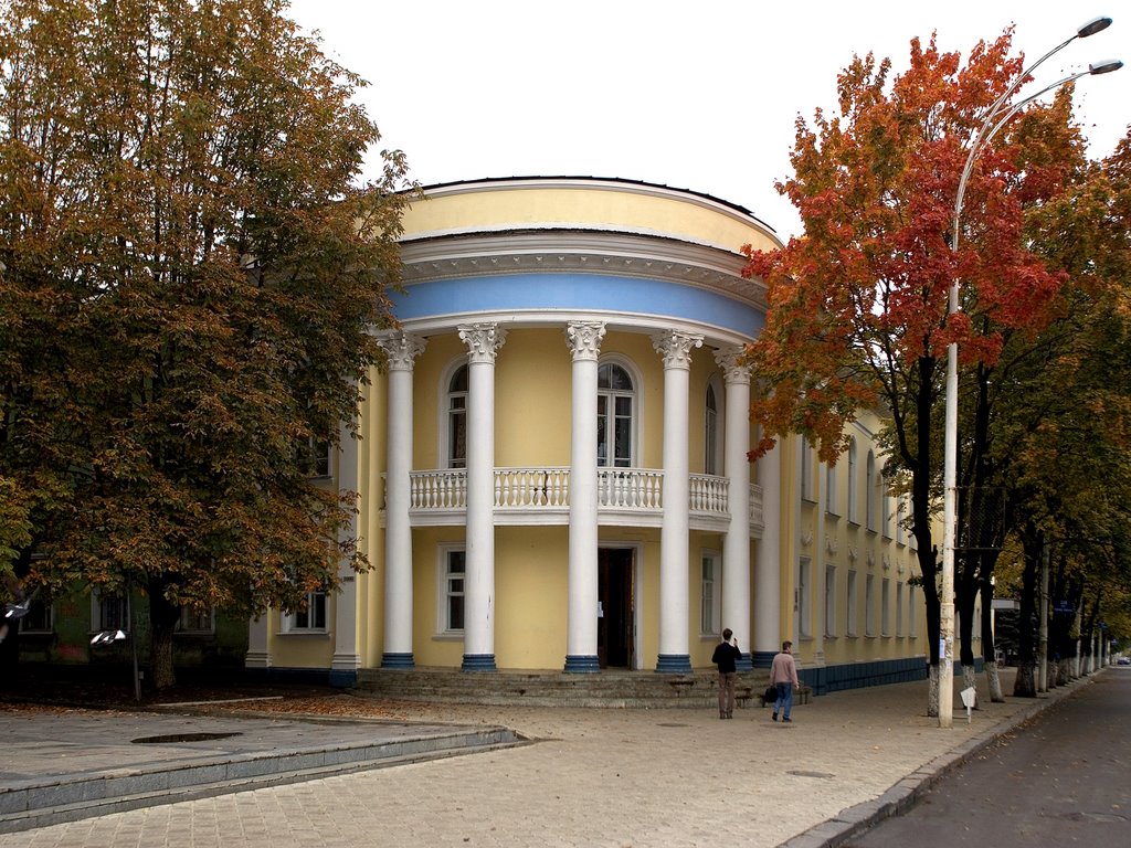 Дом Детского Творчества.Основан в 1947г. (ул. Советская, 168)