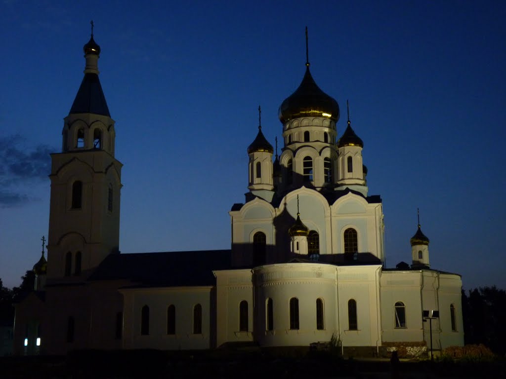 Шахты.Храм Покрова Пресвятой Богородицы вечером.