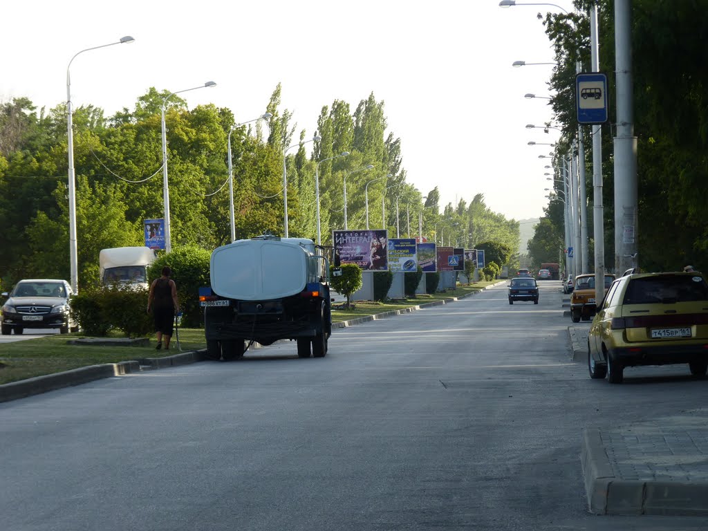 проспект К.Маркса возле стадиона.
