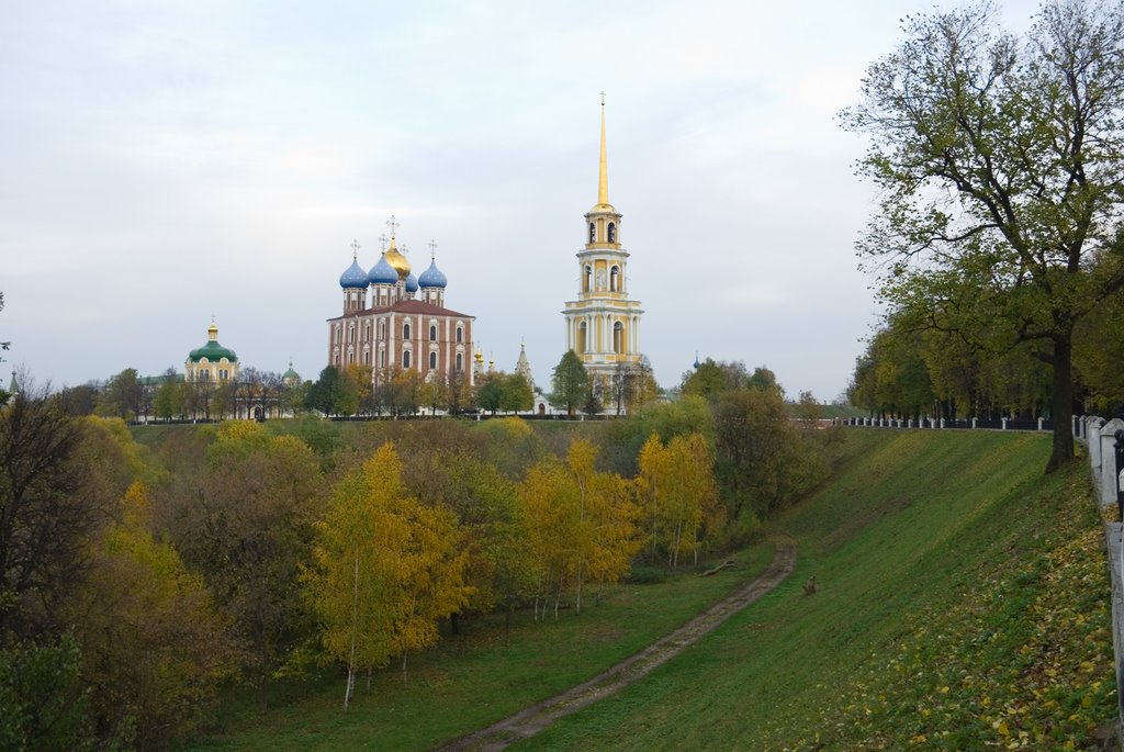 View on Ryazan Kremlin / Вид на рязанский кремль