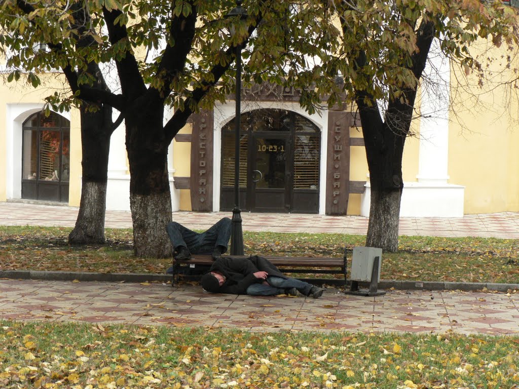 устали. прилегли. пл. Ленина, Торговые ряды.