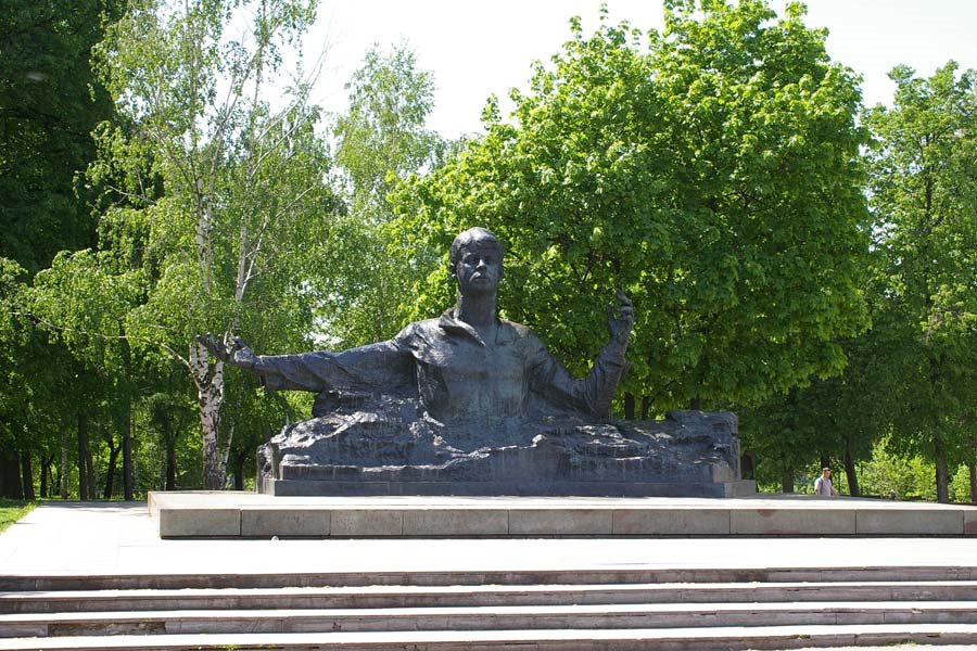 Памятник Сергею Есенину / Monument to a poet Sergey Esenin (19/05/2007)