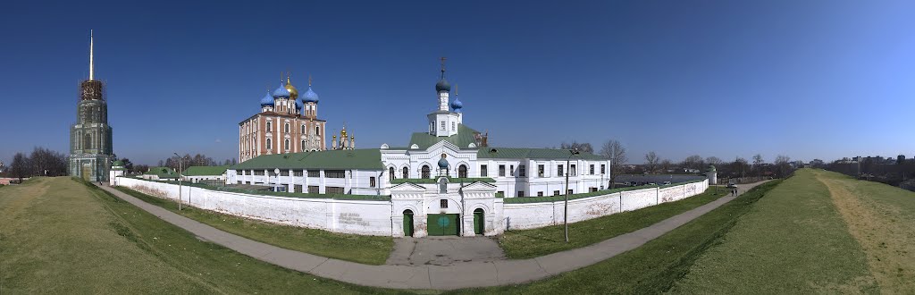 Рязанский Кремль, панорамный вид с крепосного вала.