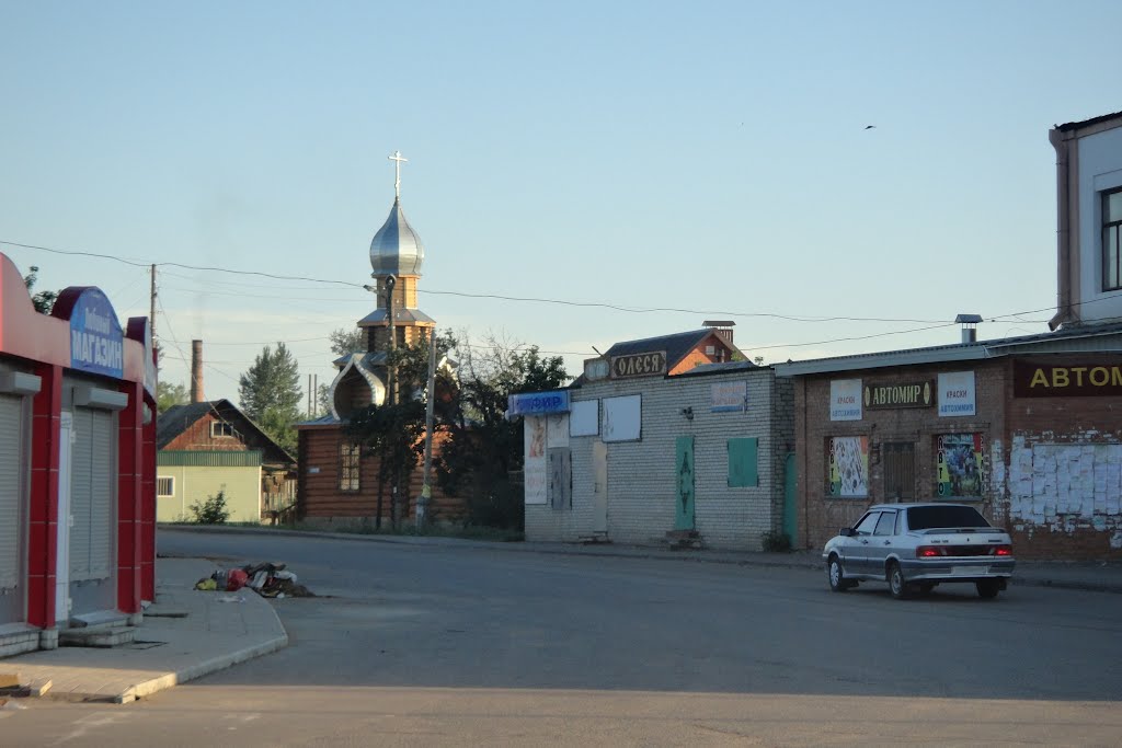 За клубом ЖД