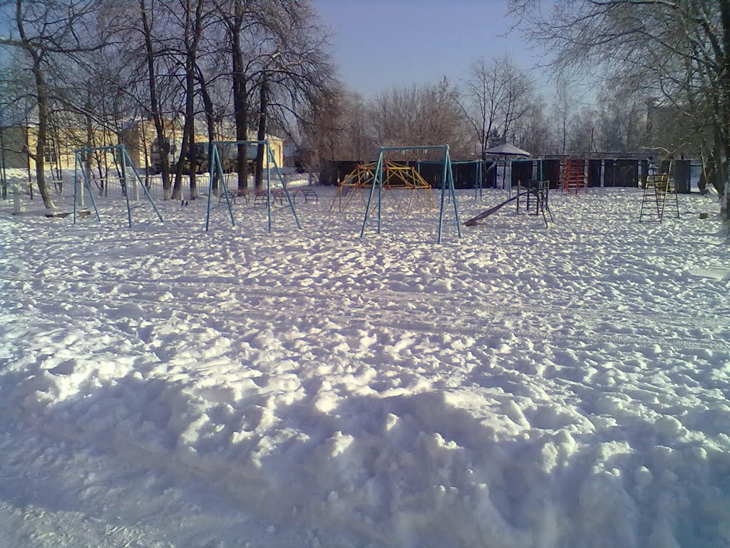 Двор школы №2, зима 2012