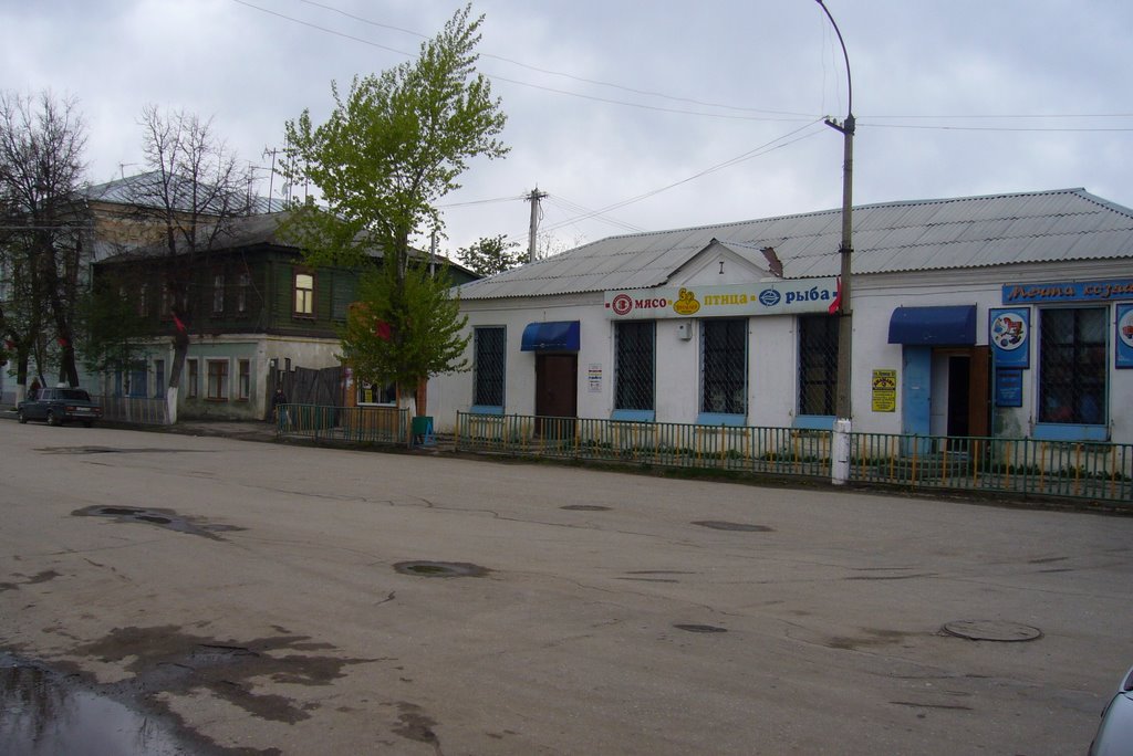 Магазин напротив "Даров"