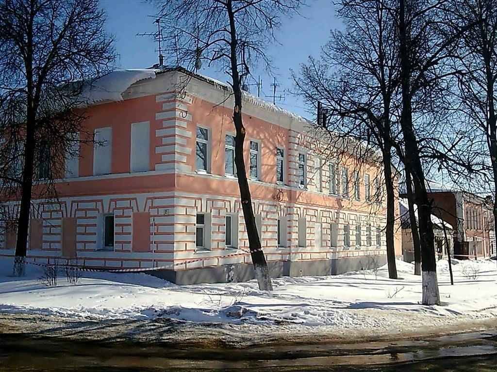 угол Комсомольской и пл. Ленина (мой дом!)