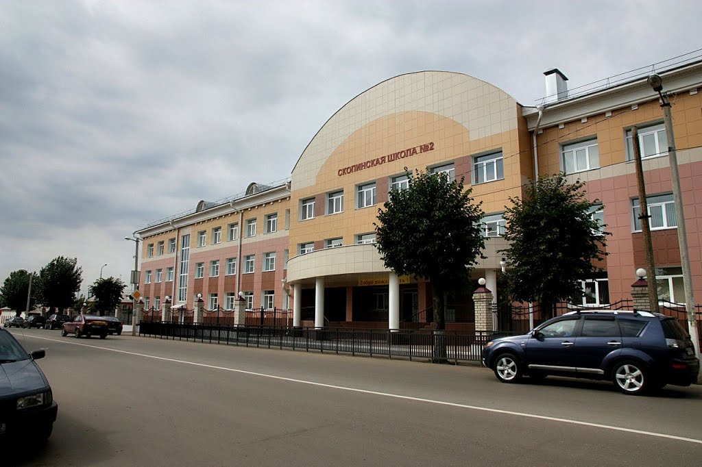 на месте бывшей 2 й СРЕДНЕЙ