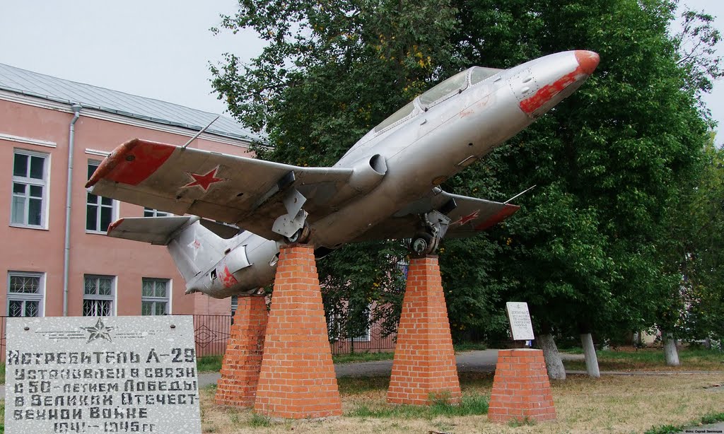 Pocсия, Рязанская область, г. Спас-Клепики, истребитель Л-29. Russia, Ryazan area, Fighter L-29.