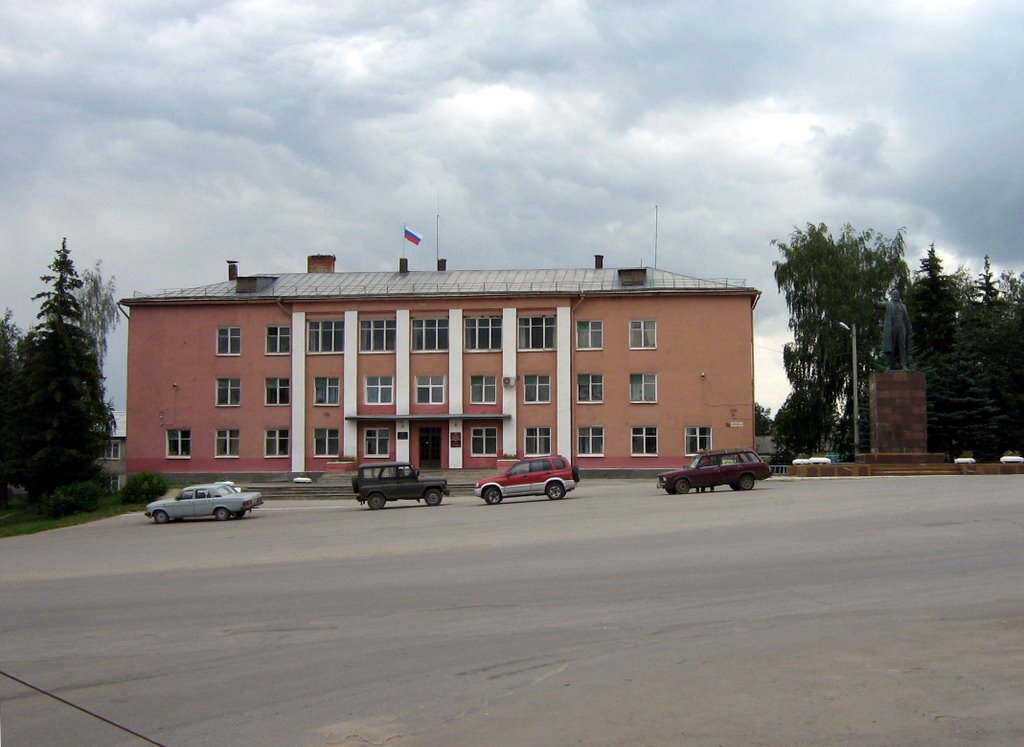 Administrative buildings and Lenins monument