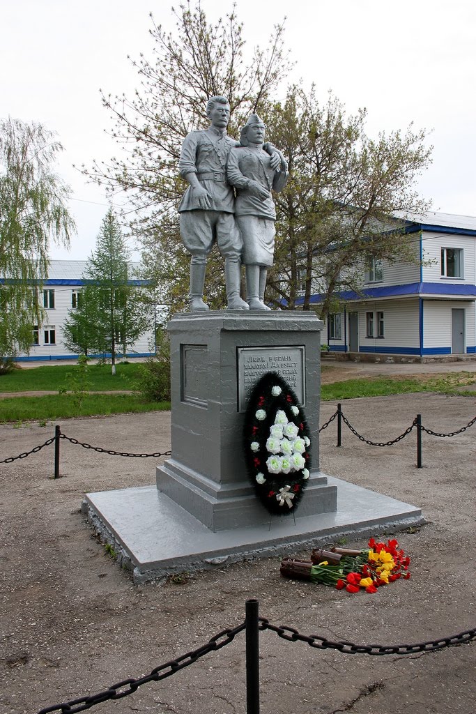 Богатое-памятник медсёстрам ВОВ