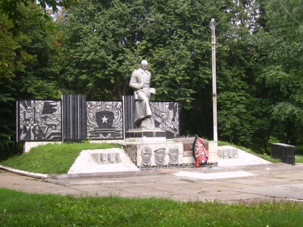 Монумент ВОВ в Исаклах
