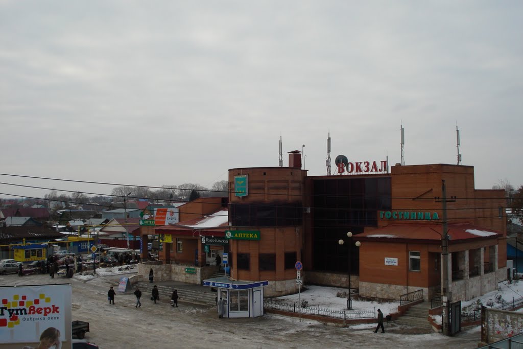 Привокзальная площадь, вид на южную сторону города