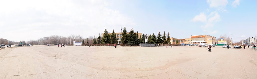 Центральная площадь (Main Square)