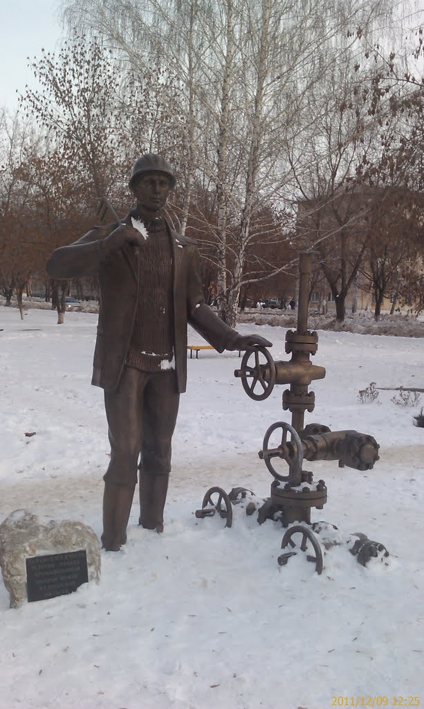 Памятник нефтяникам в г.Отрадный