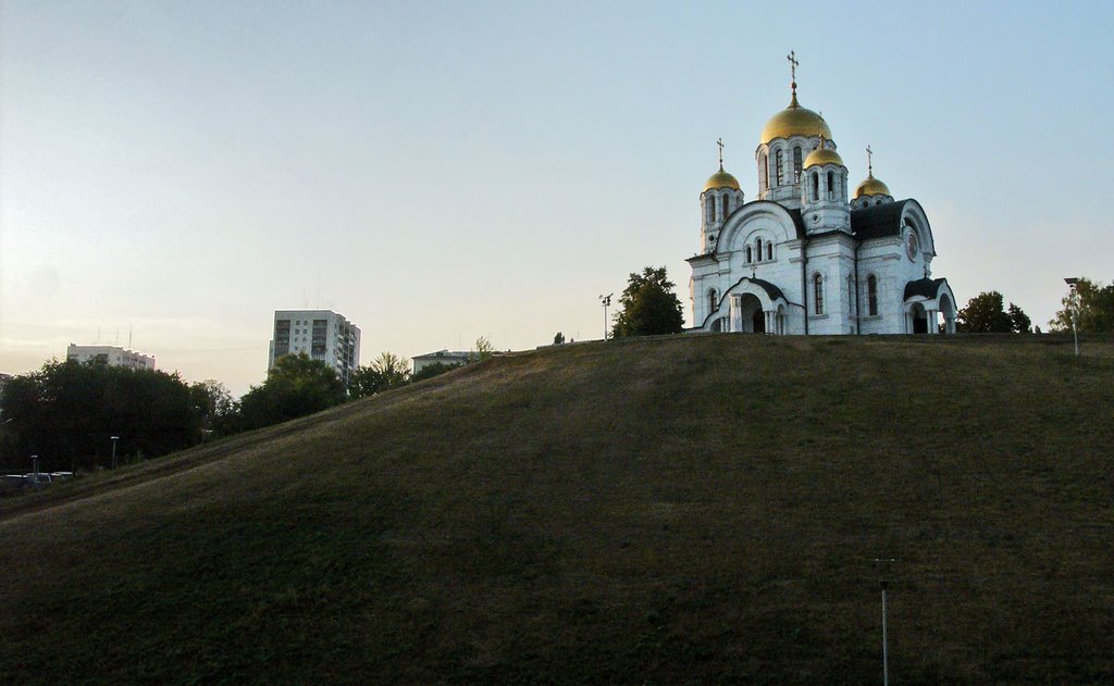 Храм Георгия Победоносца на рассвете