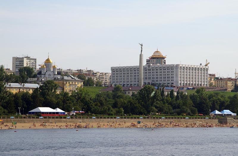 Вид на Площадь Славы, монумент Славы, областную администрацию и церковь Георгия Победоносца / View of the Square of the Glory and the monument of the Glory and the building of the regional government and the St.Georges church (03/08/2007)