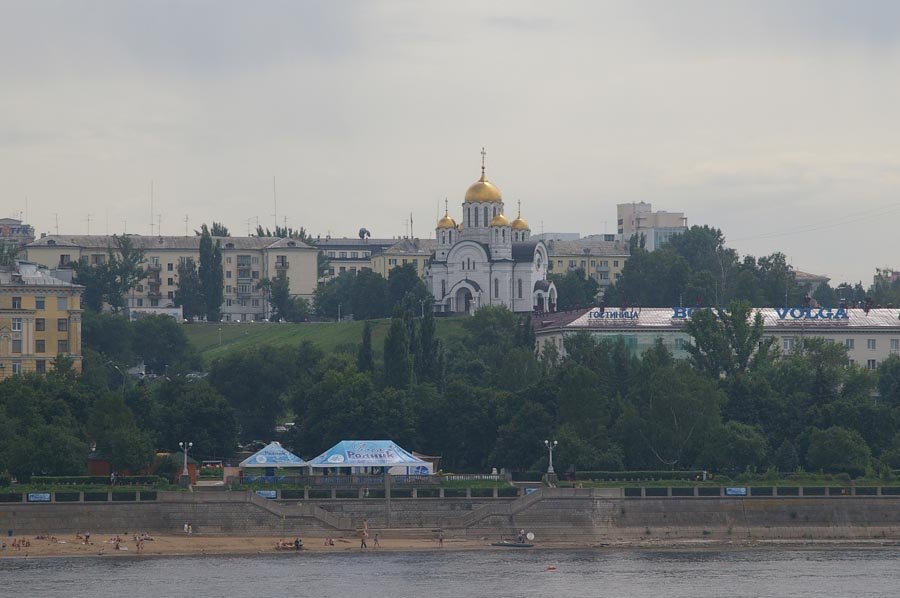 Вид на набережную Волги, гостиницу "Волга" и церковь Георгия Победоносца / View of the Volga enbankment and the hotel "Volga" and the St.Georges church (05/08/2007)