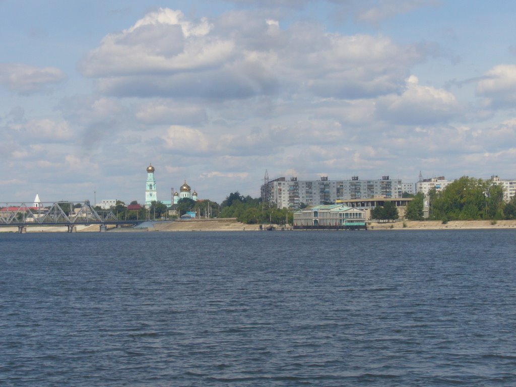 Сызрань. Храм и причал.