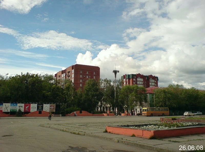 Центр, у драматического театра