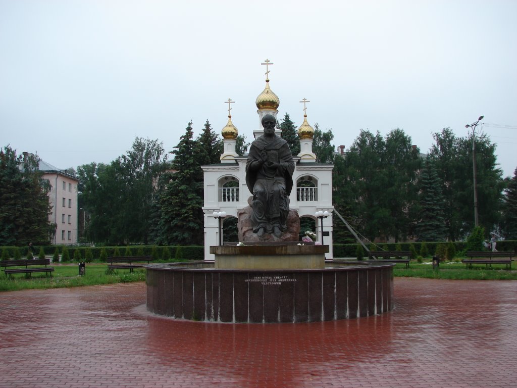 Памятник Святителю Николаю на площади перед ДК СК, Тольятти