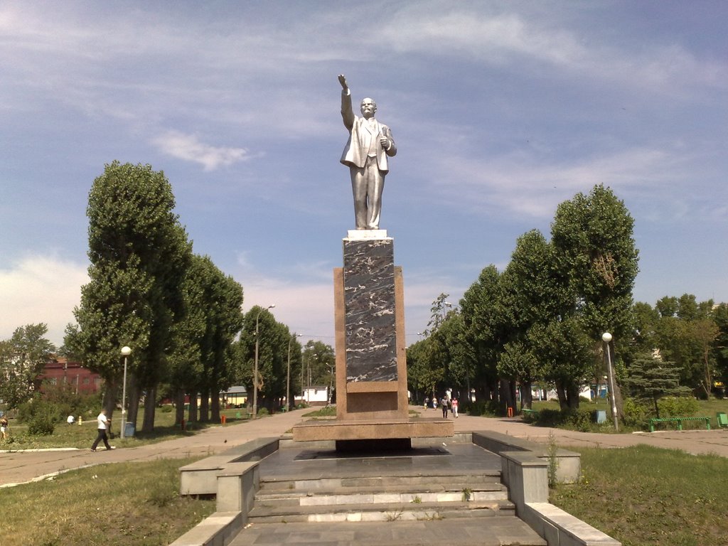 Памятник Ленину, в парке центрального района
