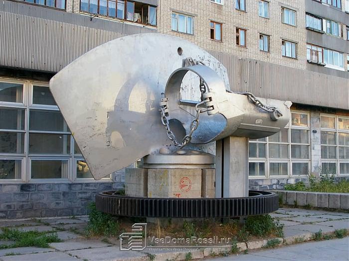 Лопасть турбины и ковш экскаватора