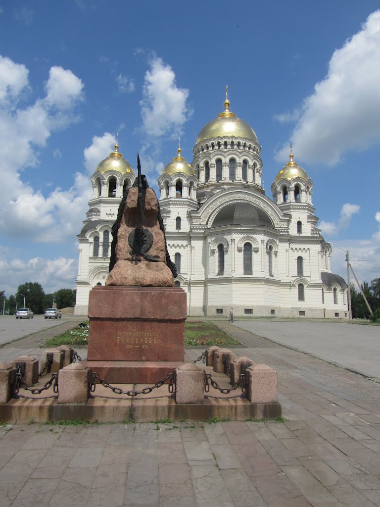 Новочеркасск. Памятник атаману Бакланову. Вознесенский войсковой кафедральный собор / Novocherkassk. Monument to ataman Baklanov. Ascension Military Cathedral.