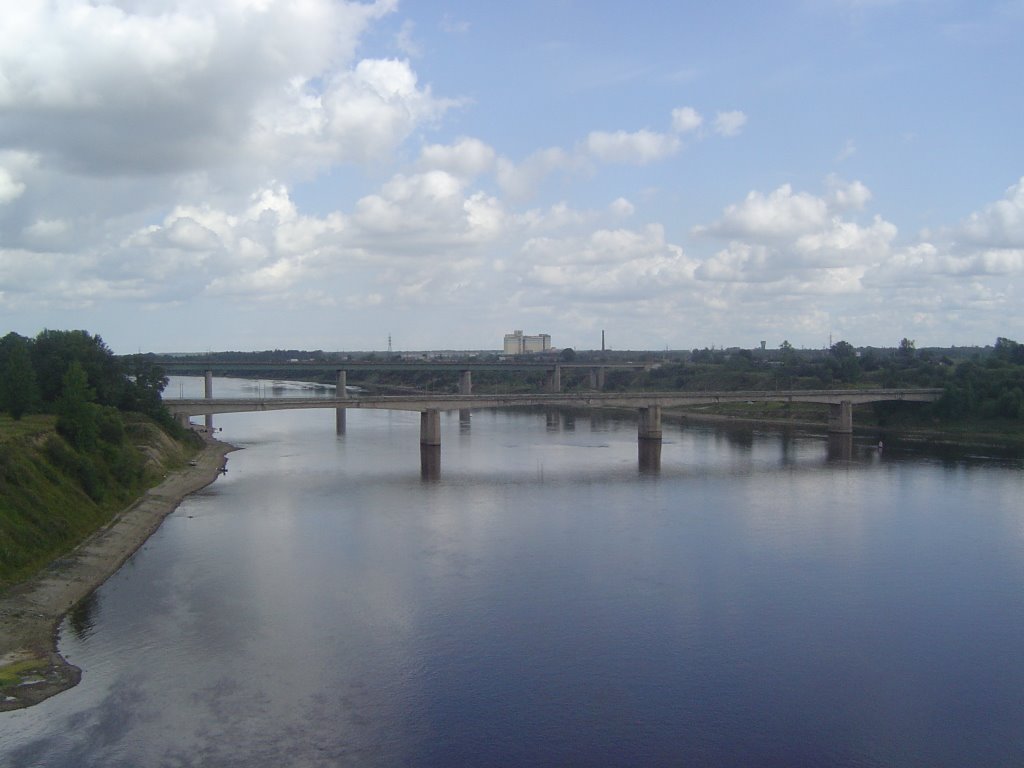 Brücke über Volkhov-Fluss