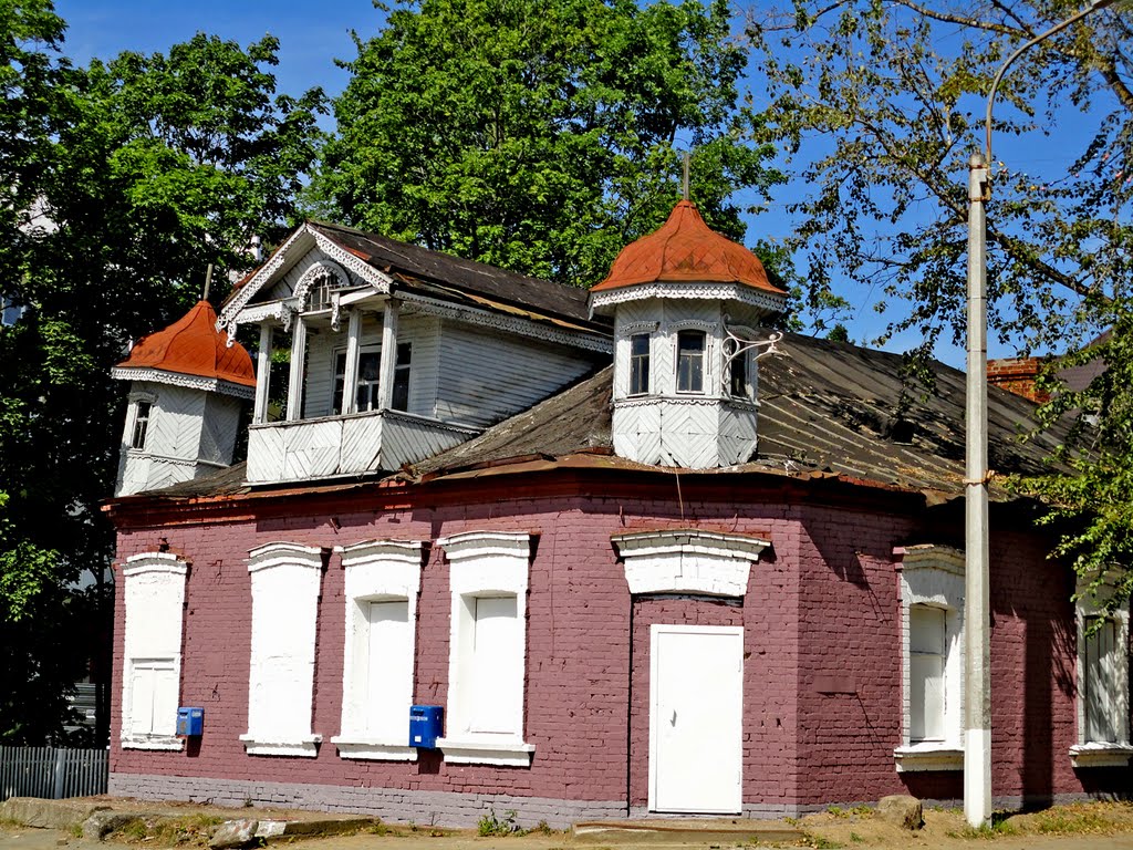 Very Old House / Очень старый дом