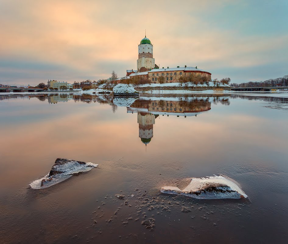 Vyborg : castle, a tower & a couple of stones