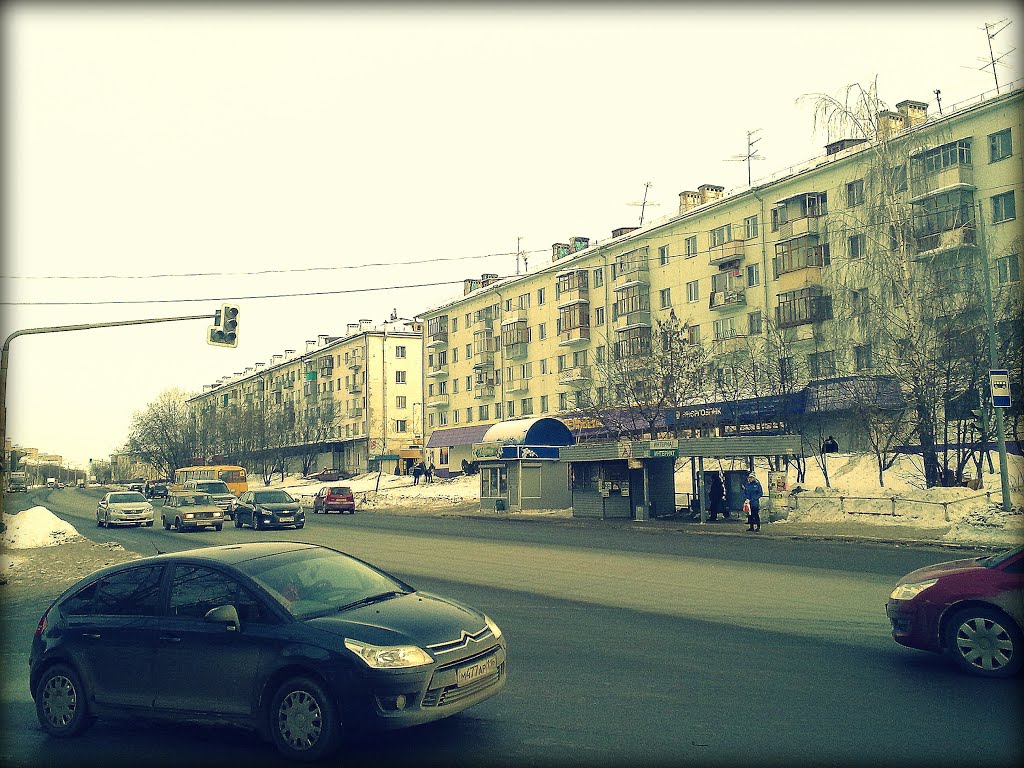 Улица Мира - центральная улица Дербышек.