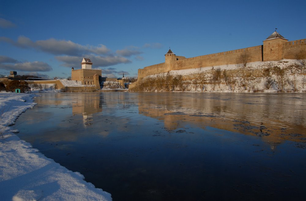 Fortresses of Narva in Estonia and Ivangorod in Russia