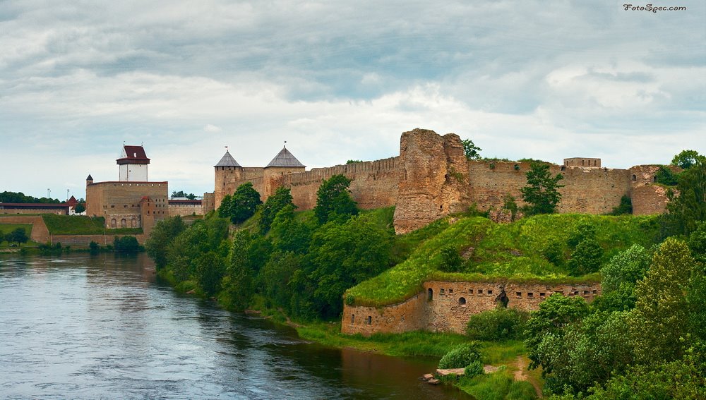 Ivangorod fortress and Narva castle