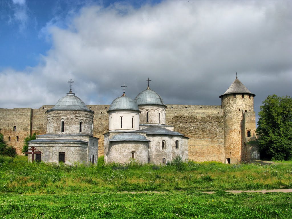 Успенский собор и Никольская церковь