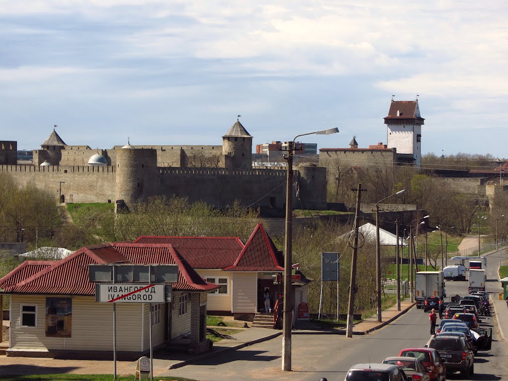 Ивангородская и Нарвская крепости (граница России и Эстонии)/ Ivangorod. The fortress of Ivangorod and of Narva(Russia and Estonia)/ La fortezza a Ivangorod ed a Narva (La Russia e lEstonia)