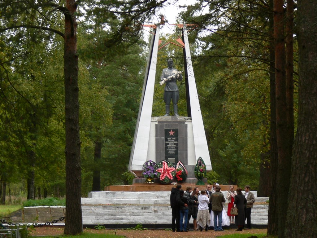 Братское захоронение советских воинов в Роще Пятисот