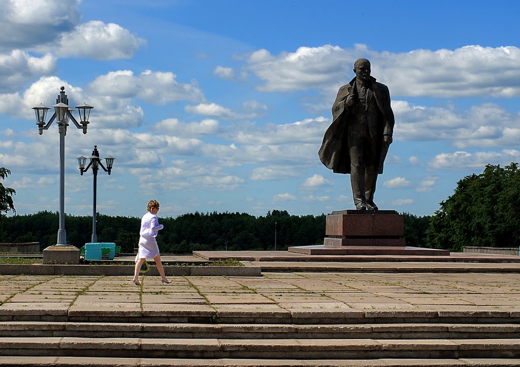 Недолго ему ещё стоять ..