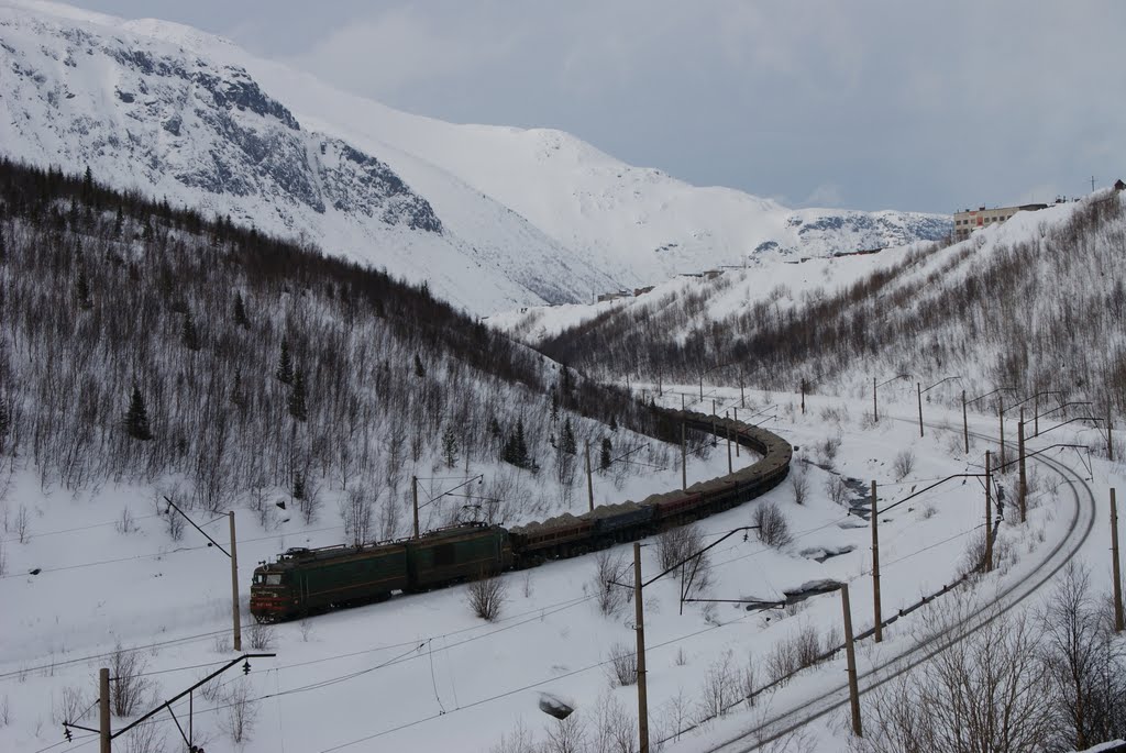 Перевозка руды с Кировского рудника.