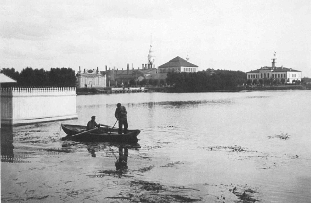 Разлив р. Ижоры у главной плотины