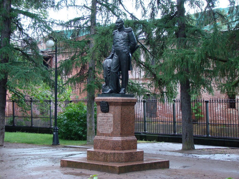 Kronshtadt. Monument to admiral F. Bellisgausen
