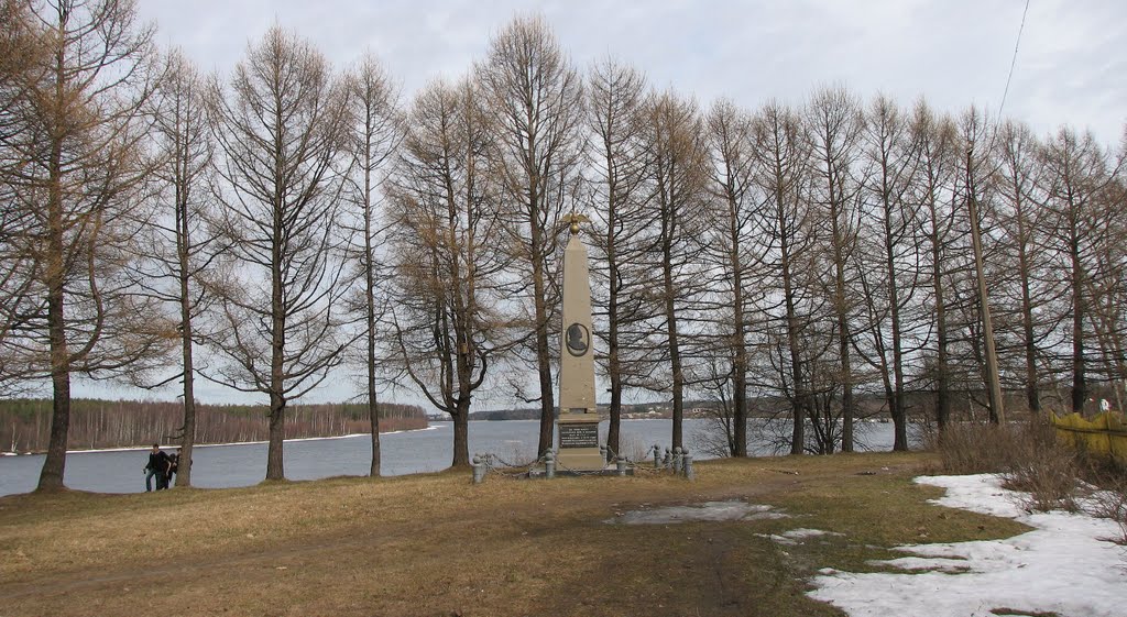 Памятник на месте домика Петра Великого